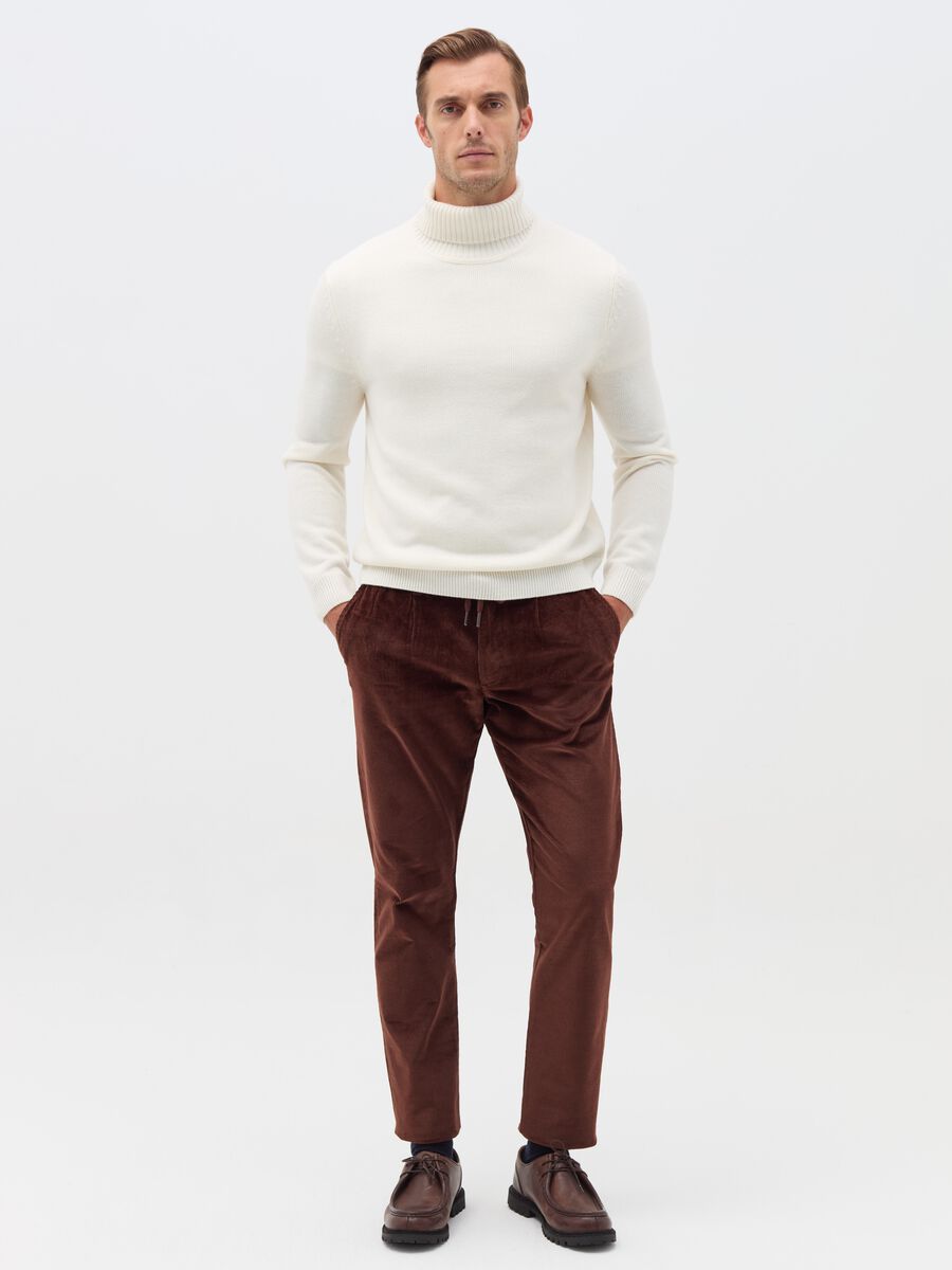 Chino jogger trousers in corduroy_0