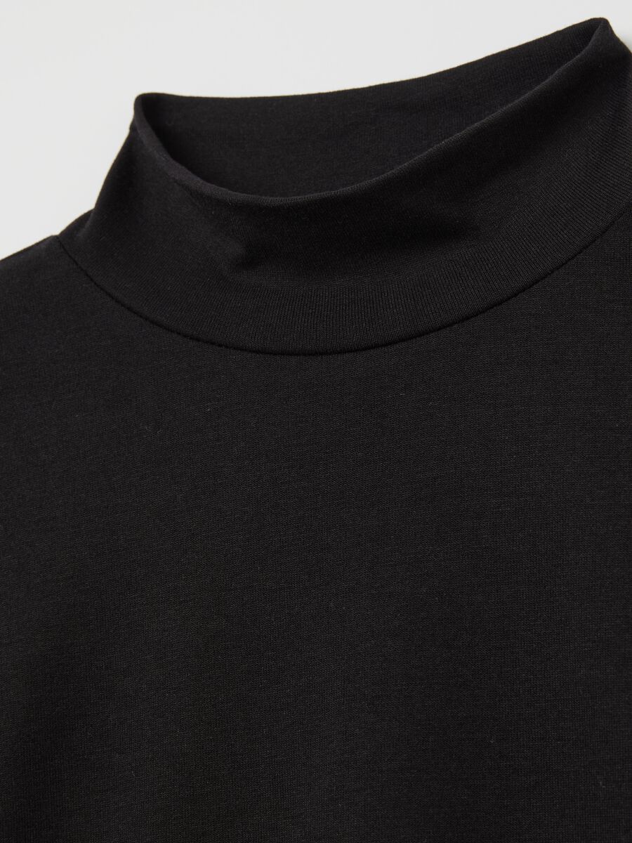 Long-sleeved T-shirt with mock neck_5