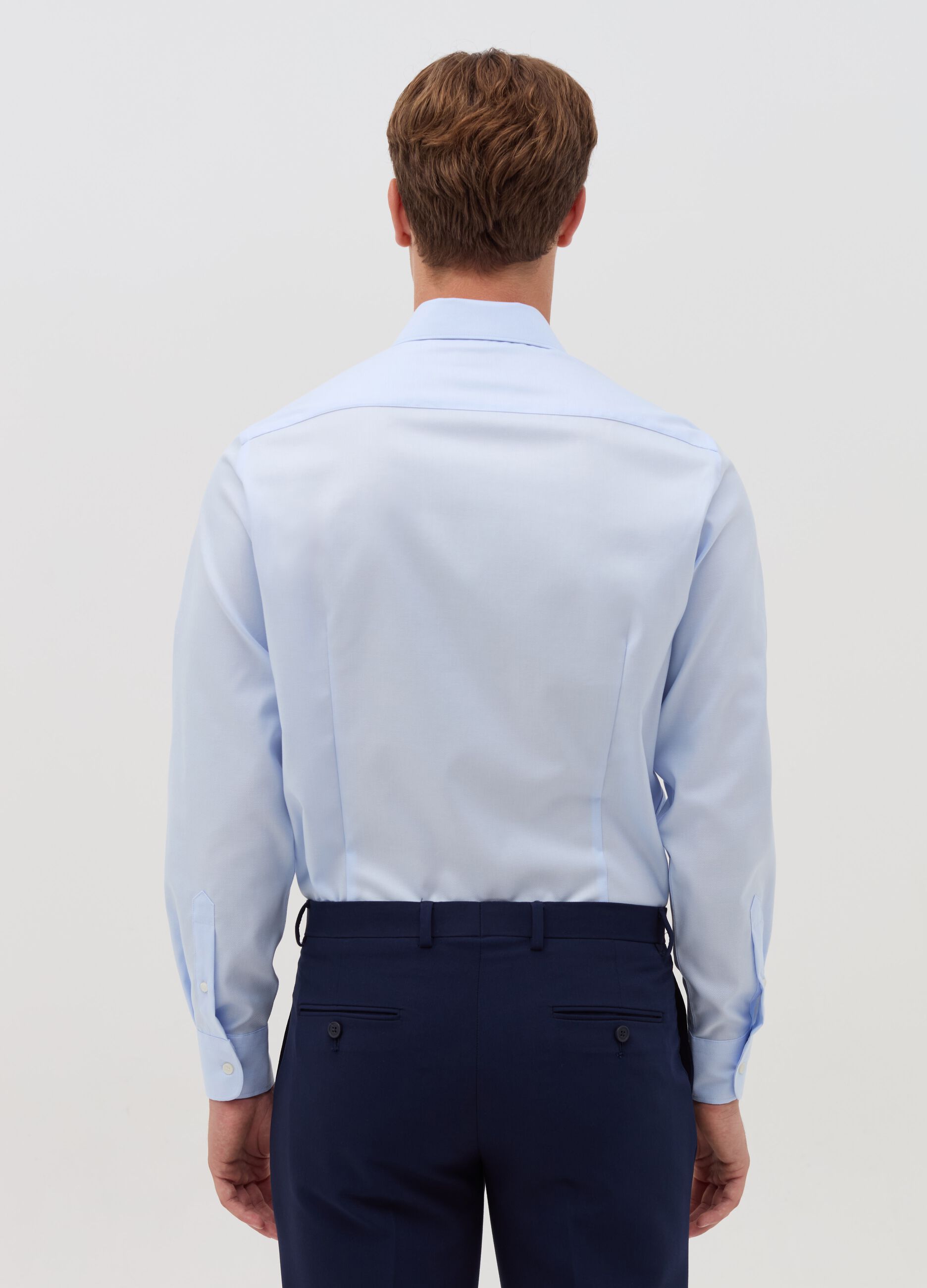 Slim-fit shirt with cut-away collar