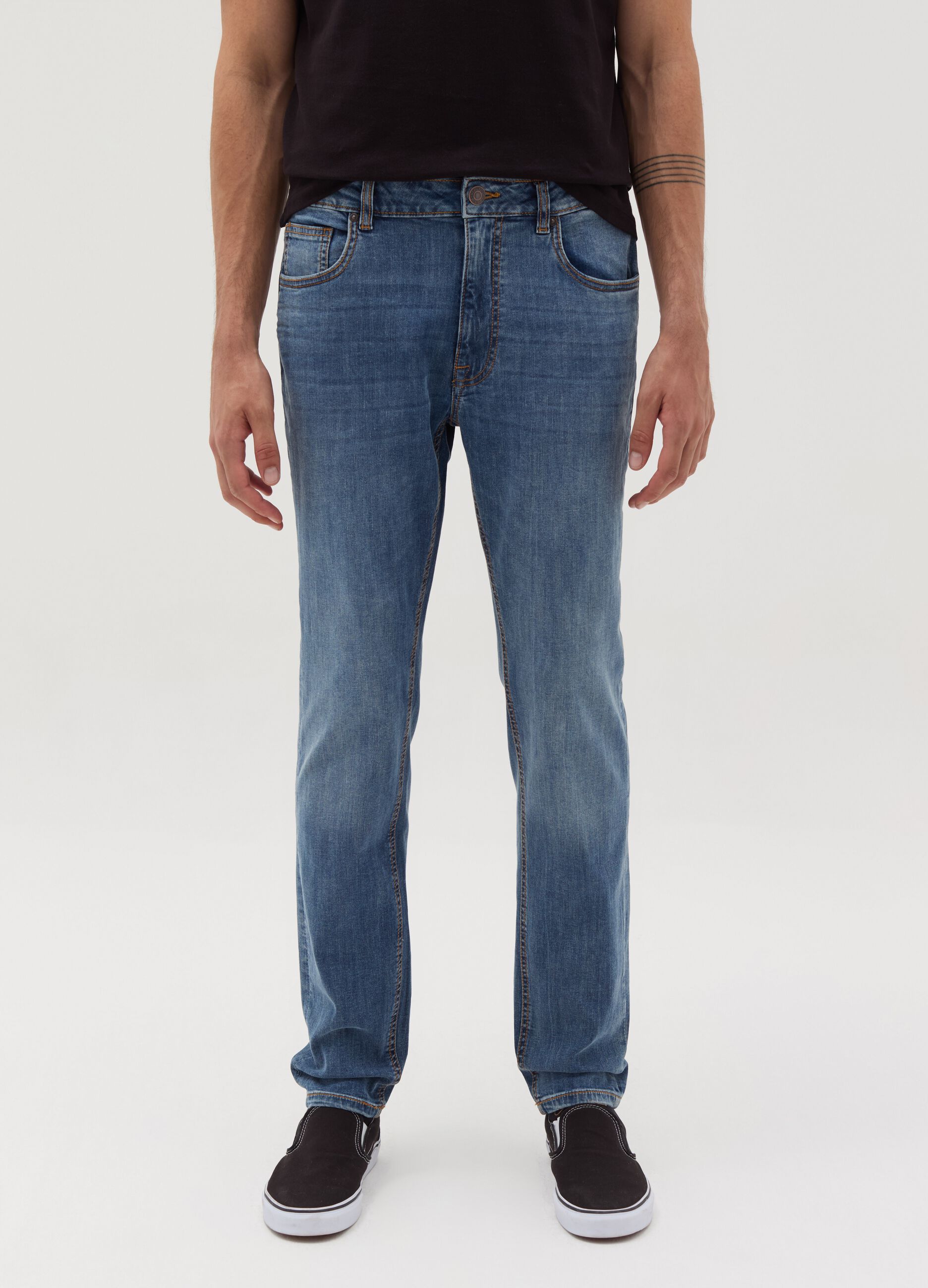 Slim-fit stretch jeans with five pockets