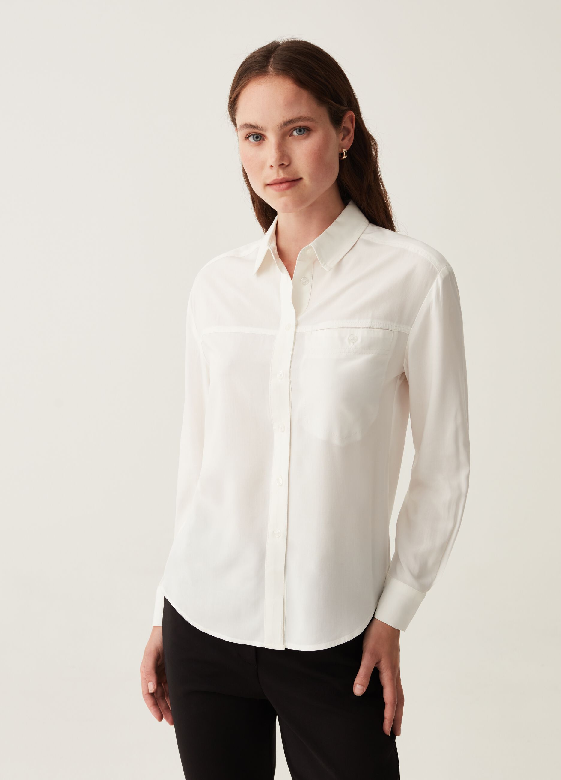 Shirt in viscose with pocket