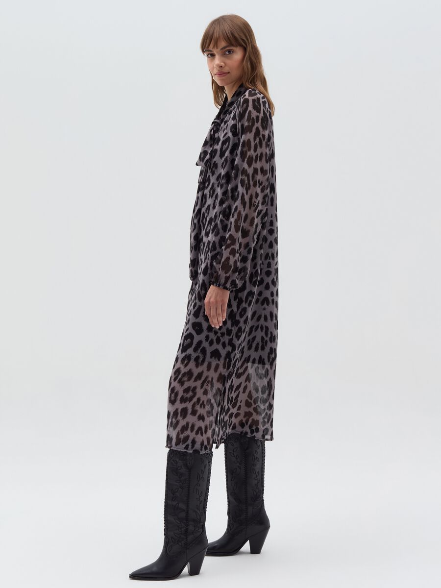 Long animal print dress with scarf_3