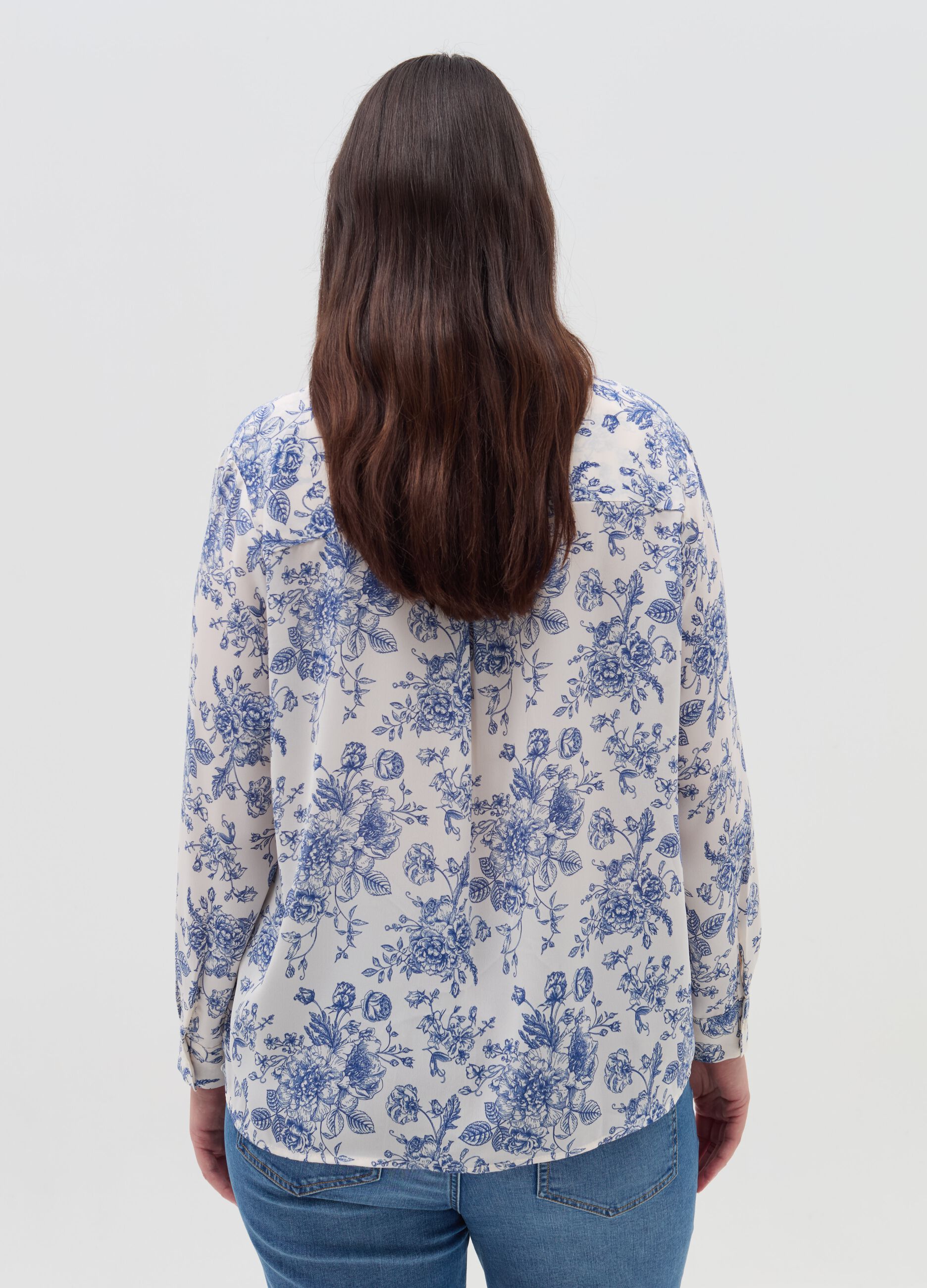 Curvy shirt with toile print