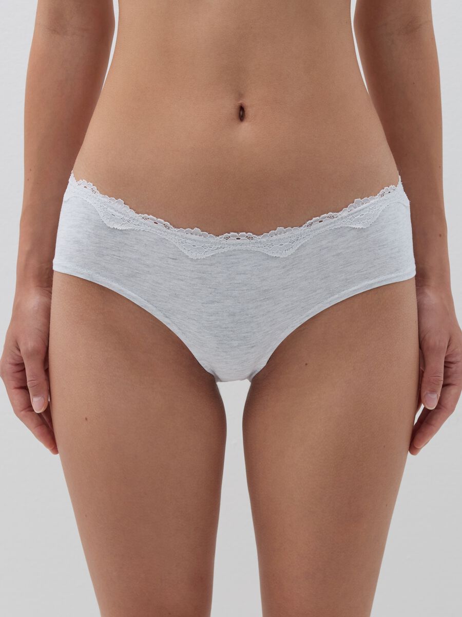 Knicker shorts in organic cotton with lace trim_1