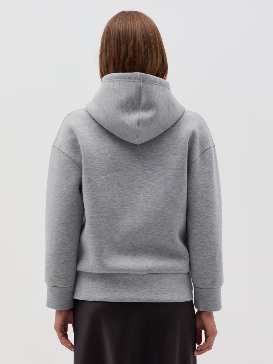 Essential sweatshirt with hood and zip_3