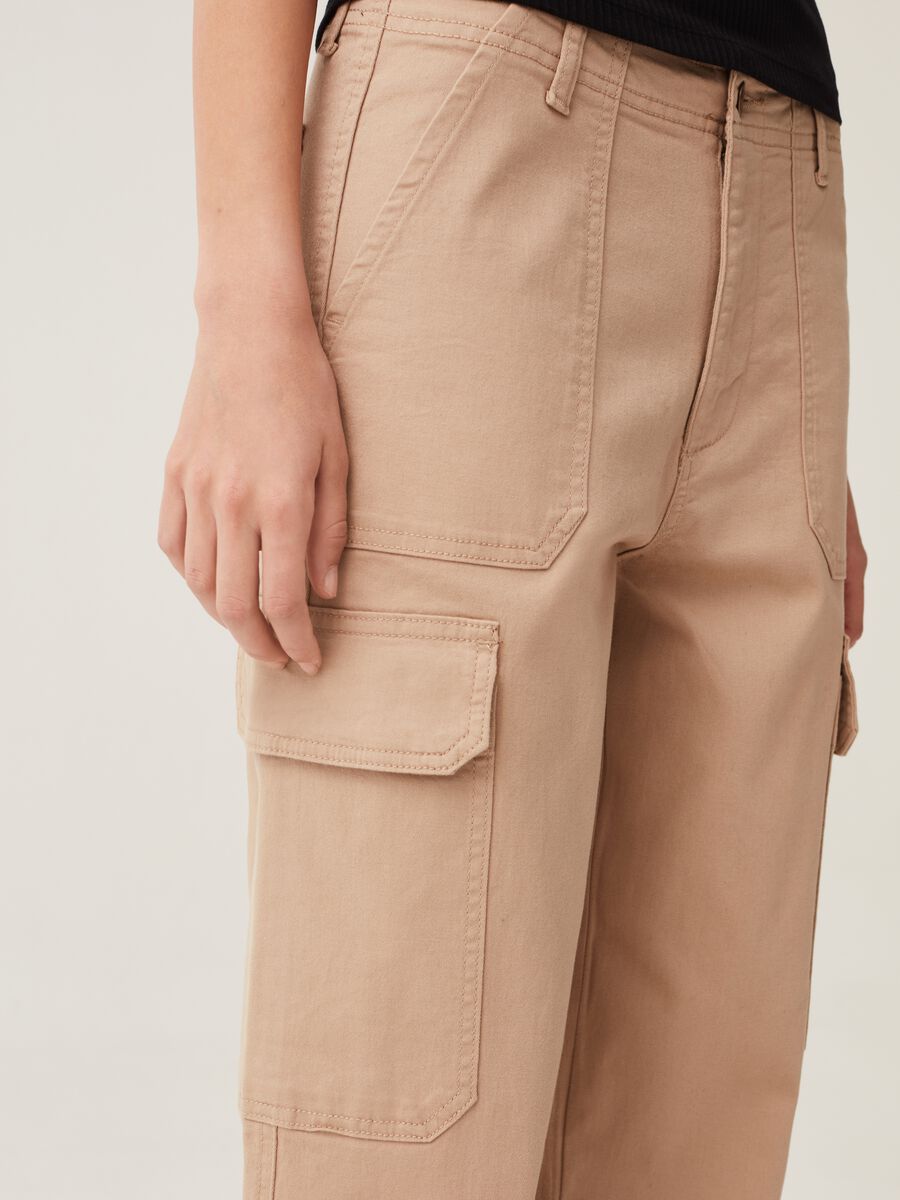 Pantaloni cargo in cotone stretch_3
