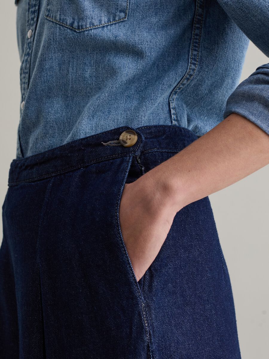 Relaxed-fit tailored jeans with darts_3