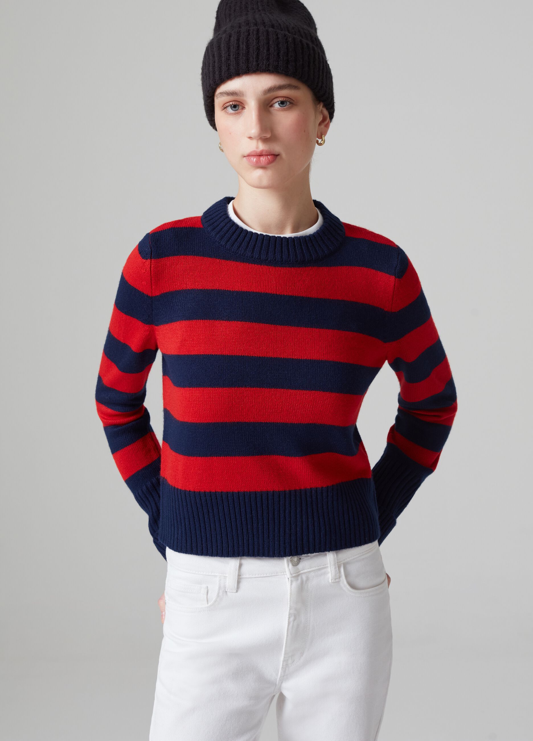 Striped pullover with round neck