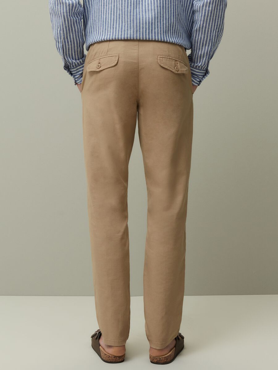 Pantaloni chino in cotone e lino_2