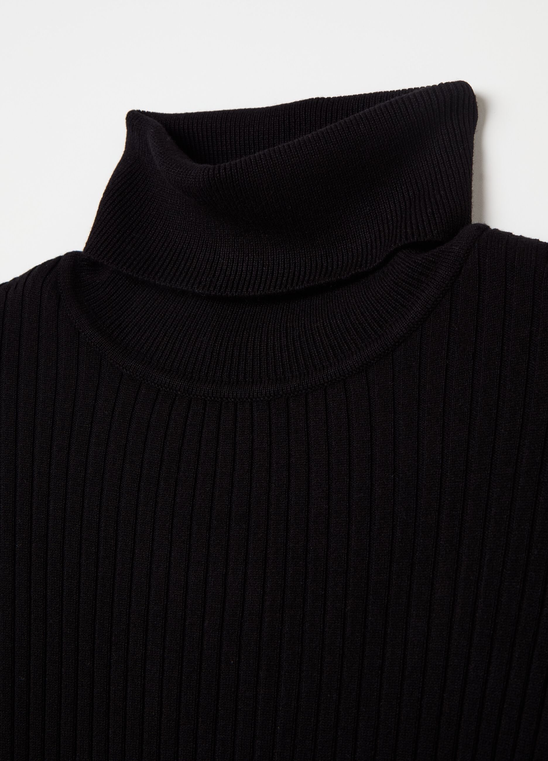 Turtleneck pullover with flat ribbing