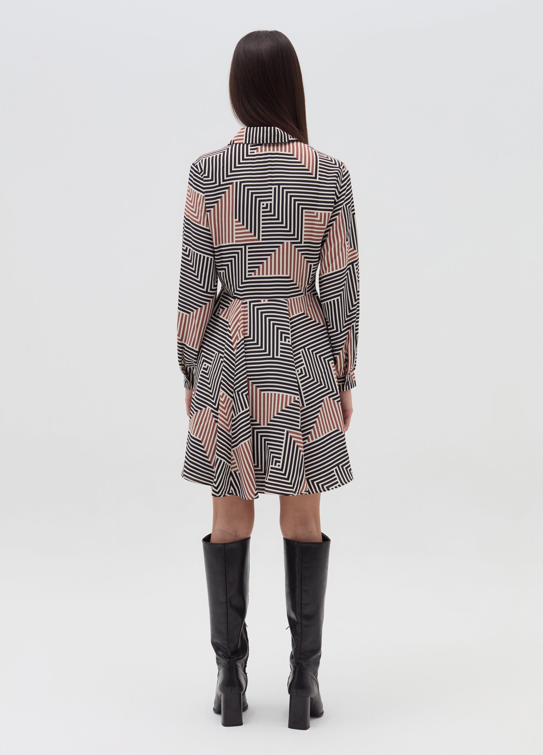 Short shirt dress with pattern