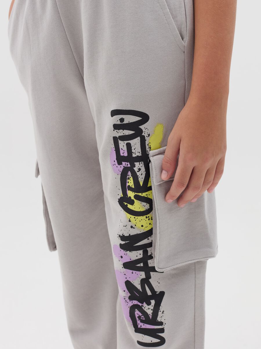 Cargo joggers with "Urban Crew" print_2