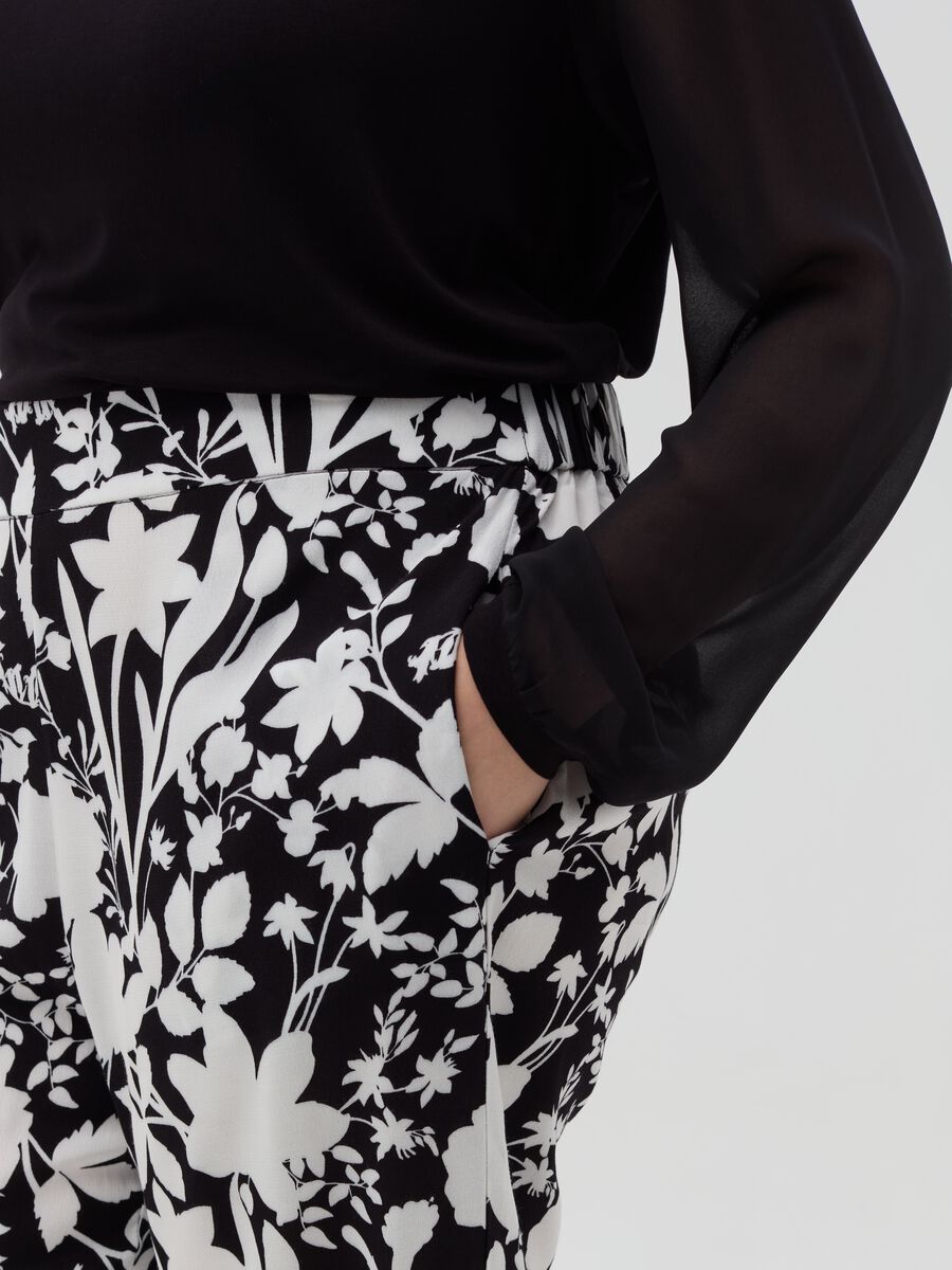 Curvy floral cigarette trousers_3