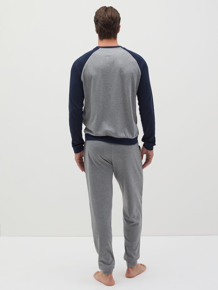 Full-length pyjamas with raglan sleeves_3