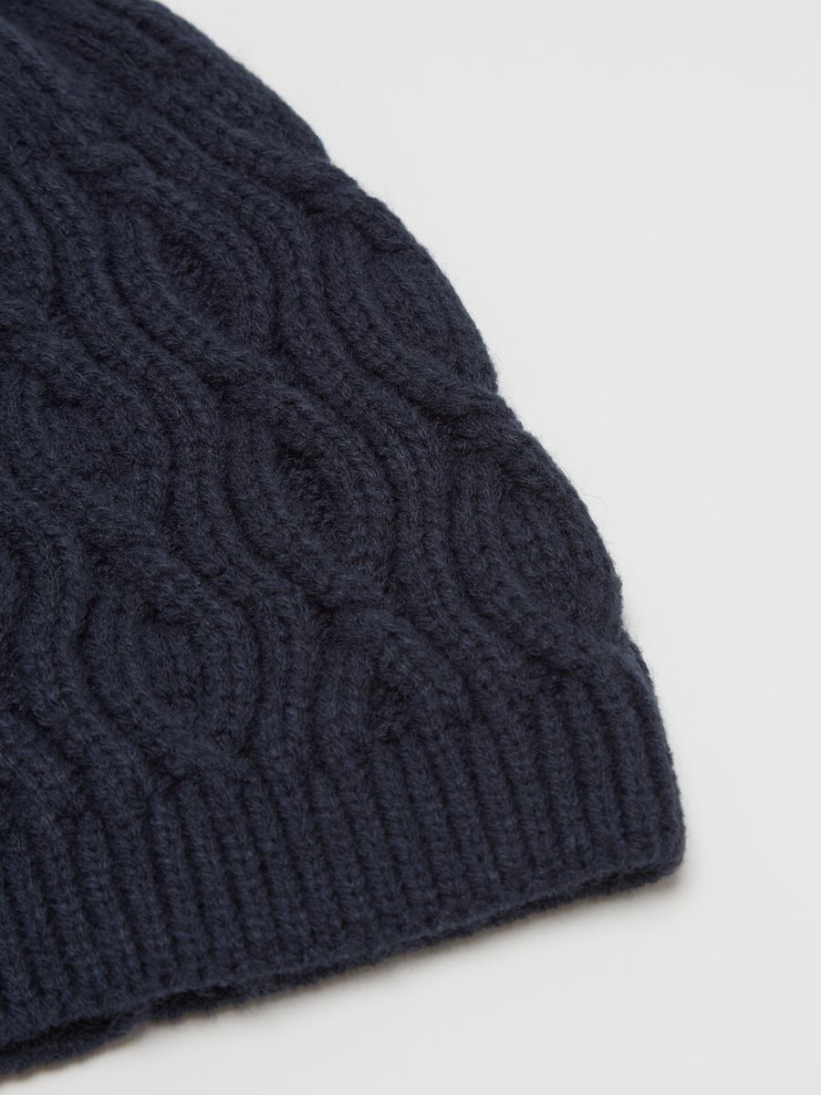 Knit hat with wavy weave_1