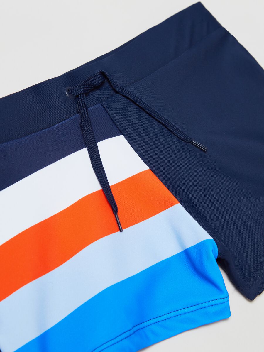 Swimming trunks with striped print_2