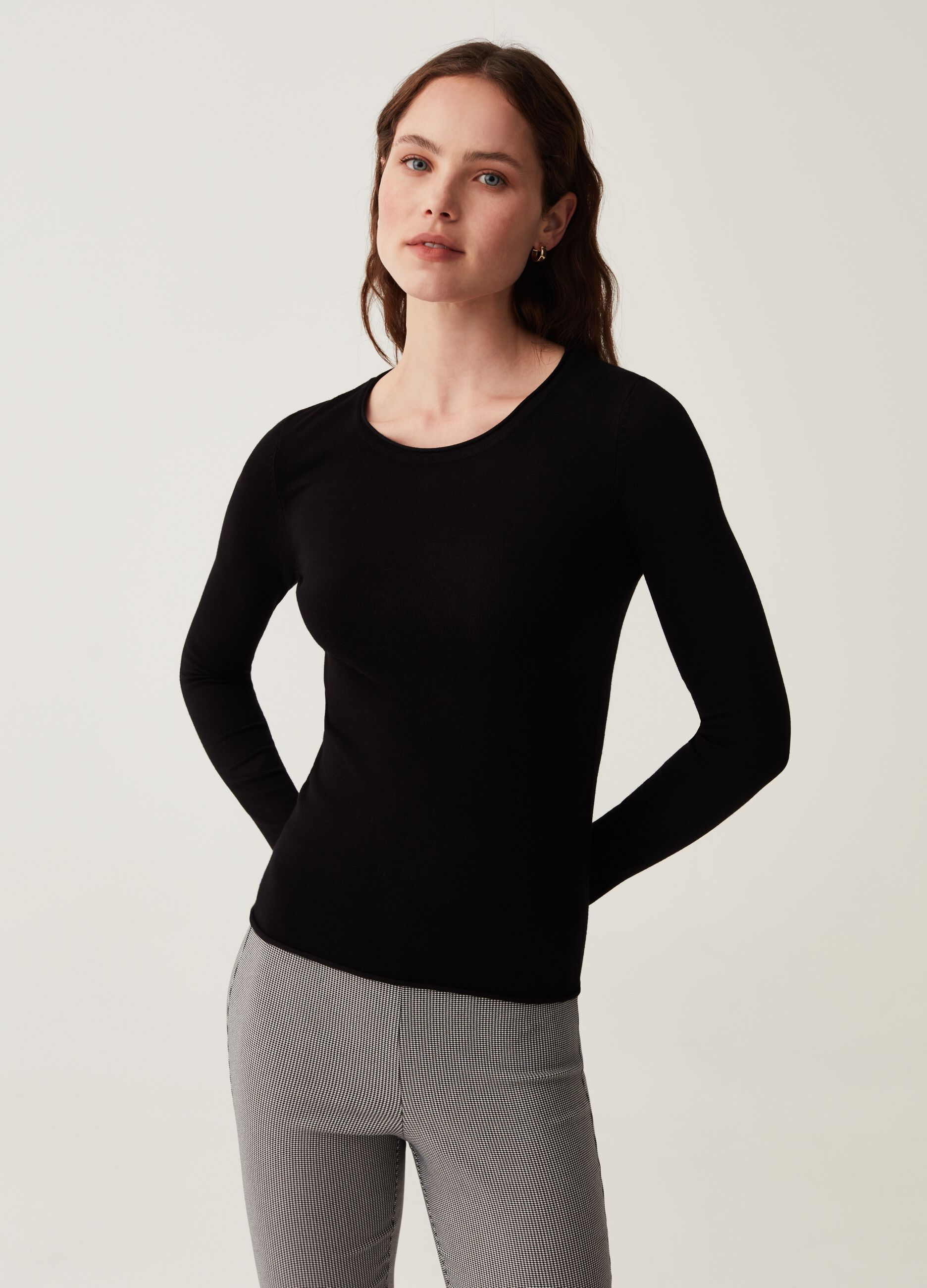 Long-sleeved top with round neck