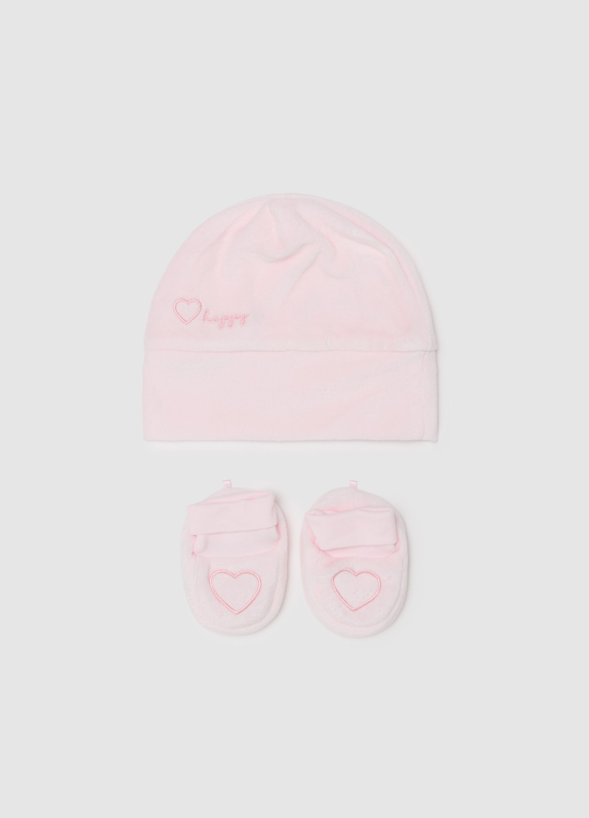 Hat and shoes set with heart embroidery