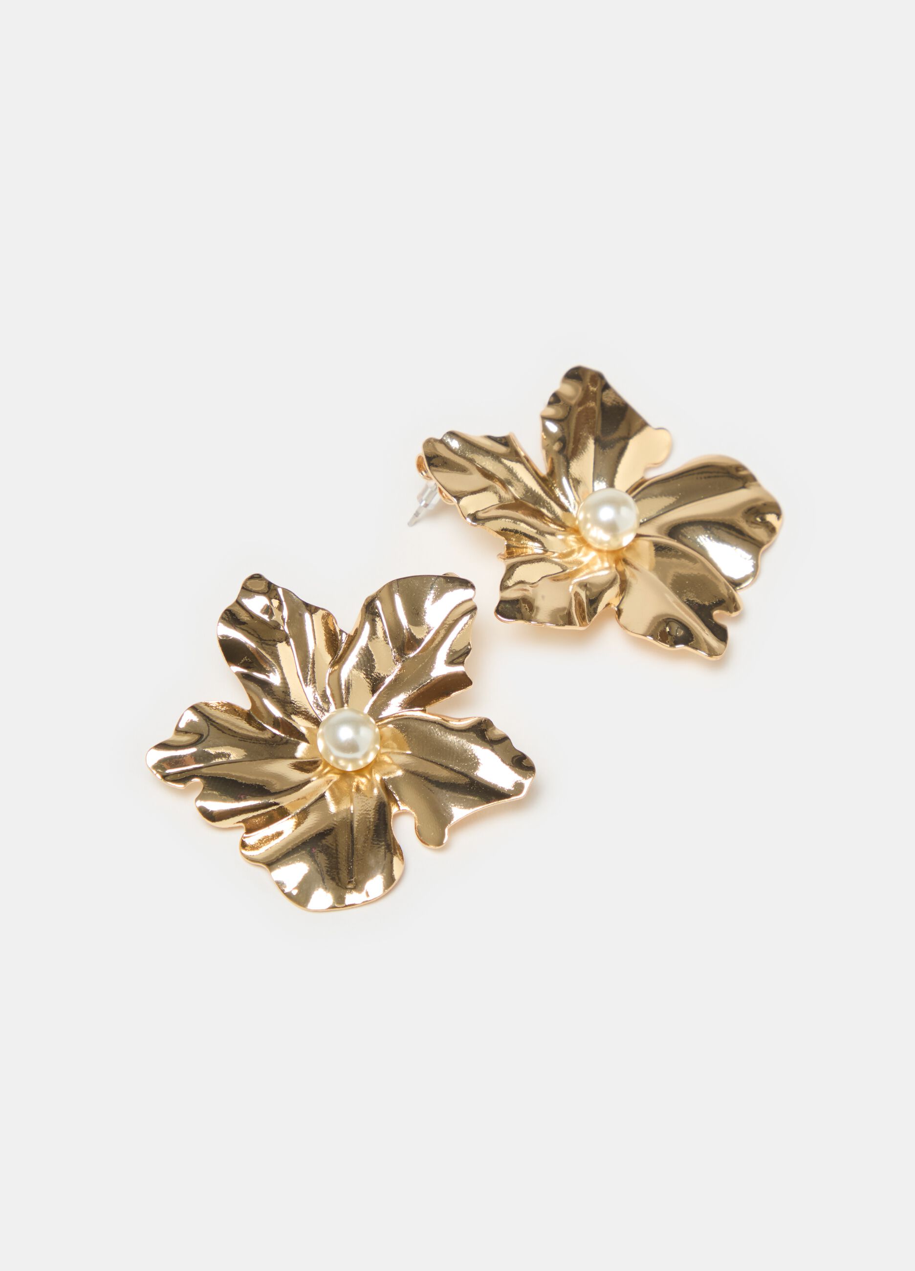 Flower earrings with pearl