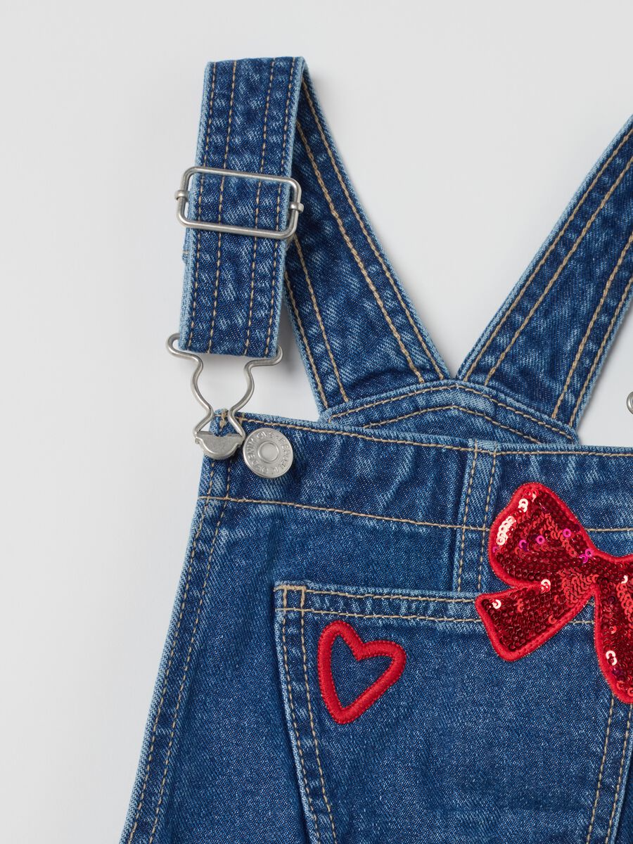 Pinafore in denim with hearts embroidery_2