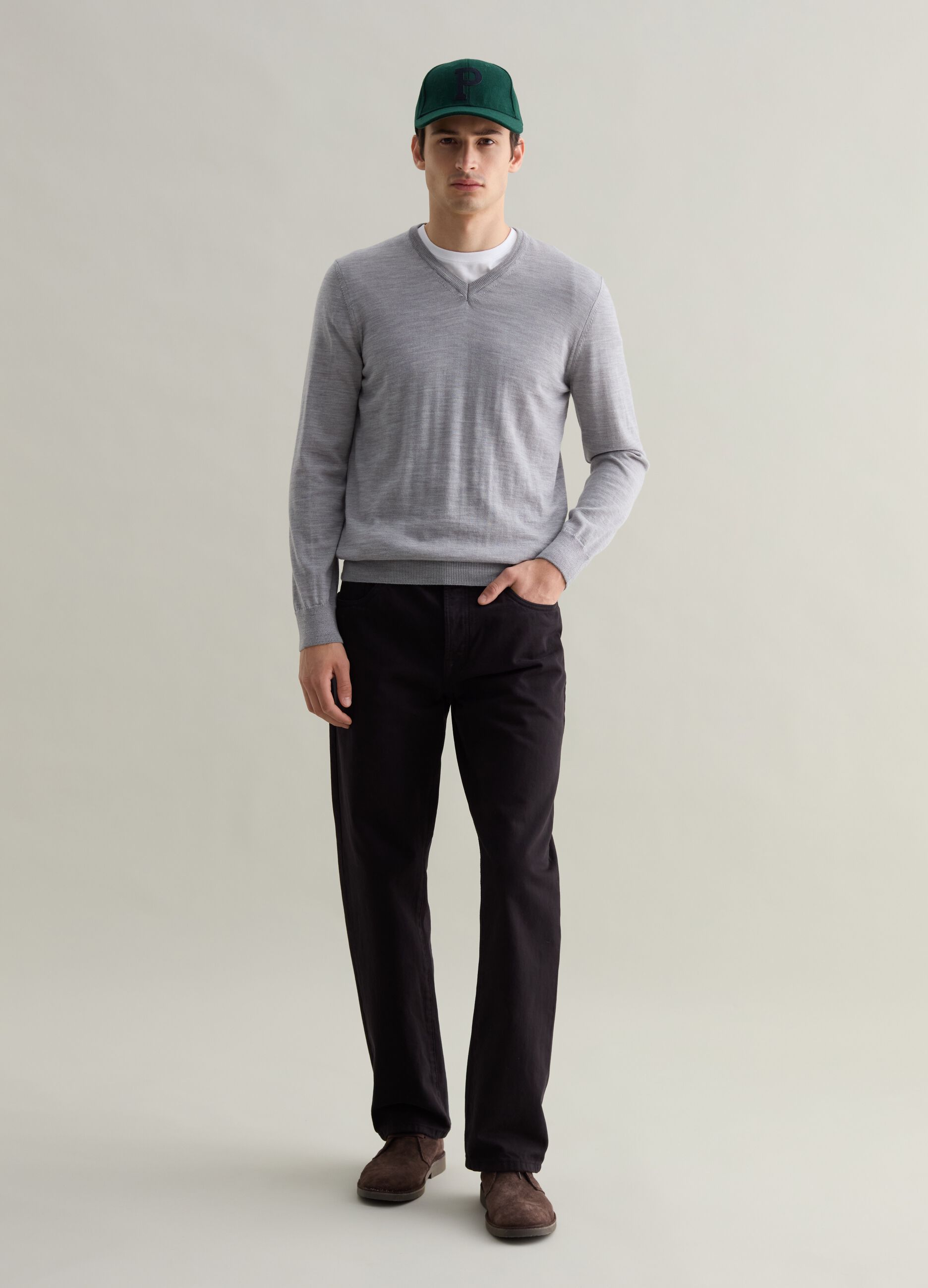 Merino wool pullover with V neck