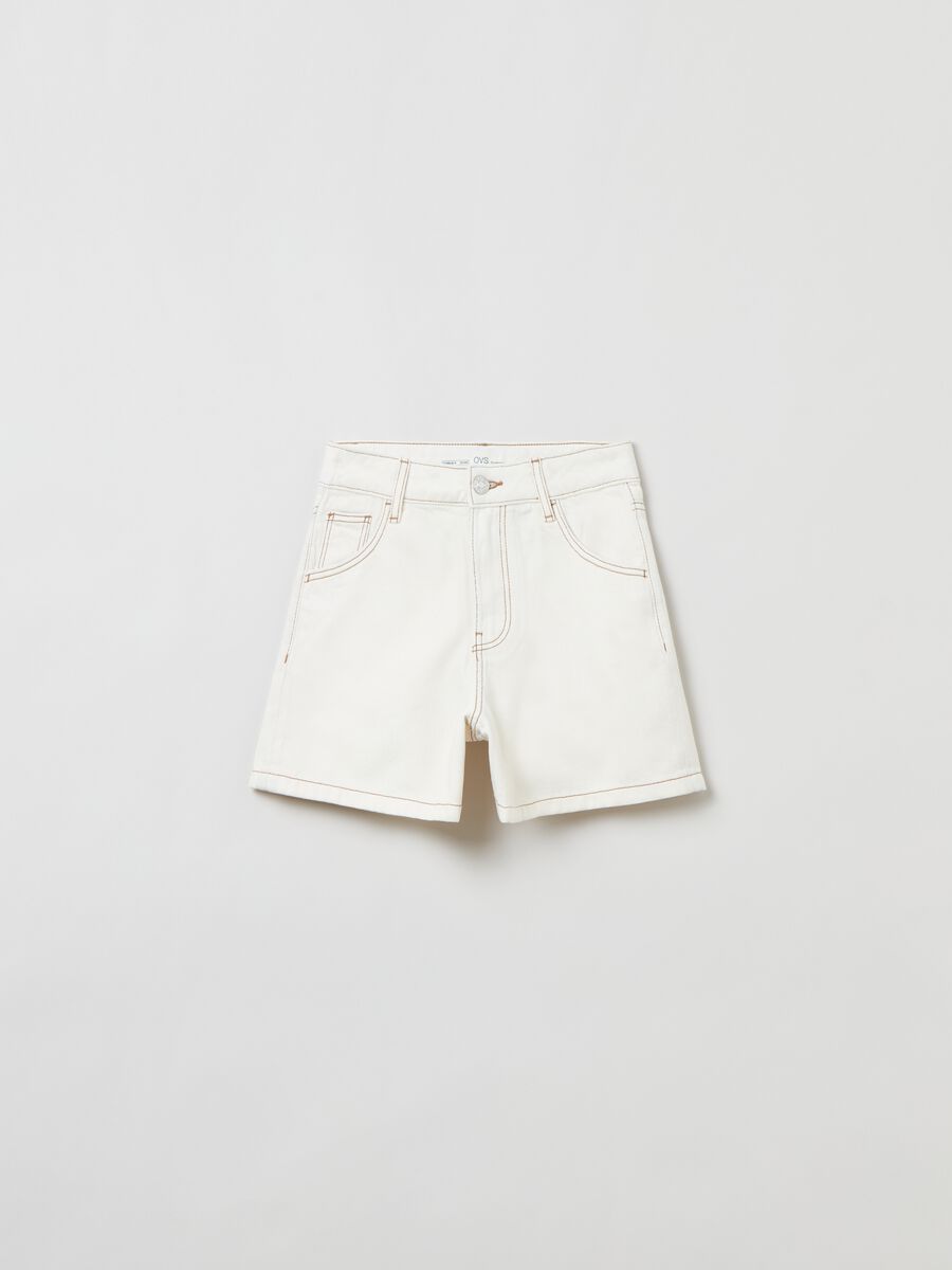Denim shorts with contrasting stitching_0