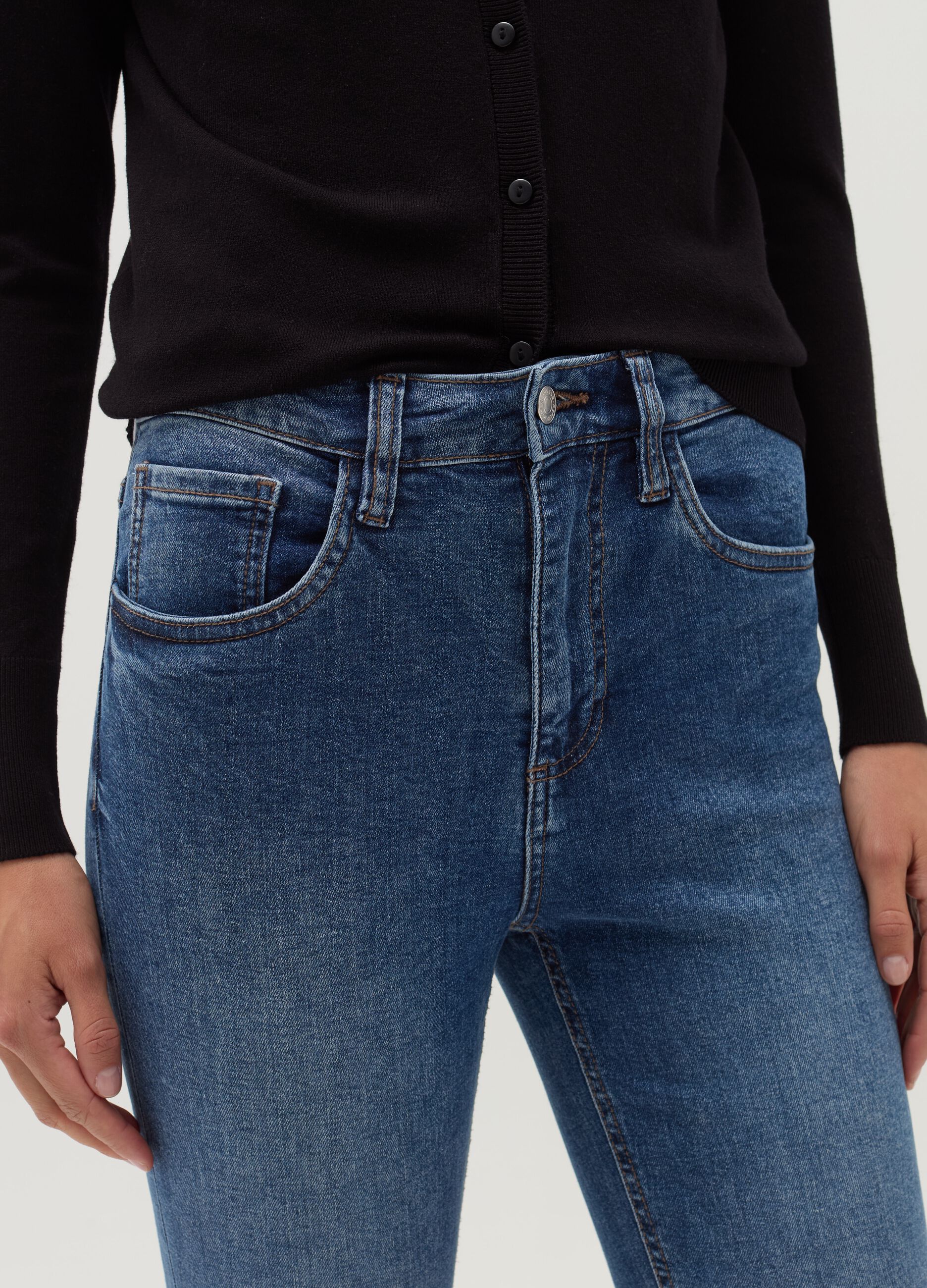 Flare-fit crop jeans with raw edging