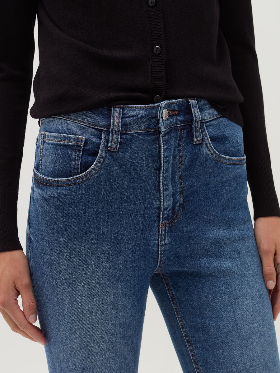 Flare-fit crop jeans with raw edging_3