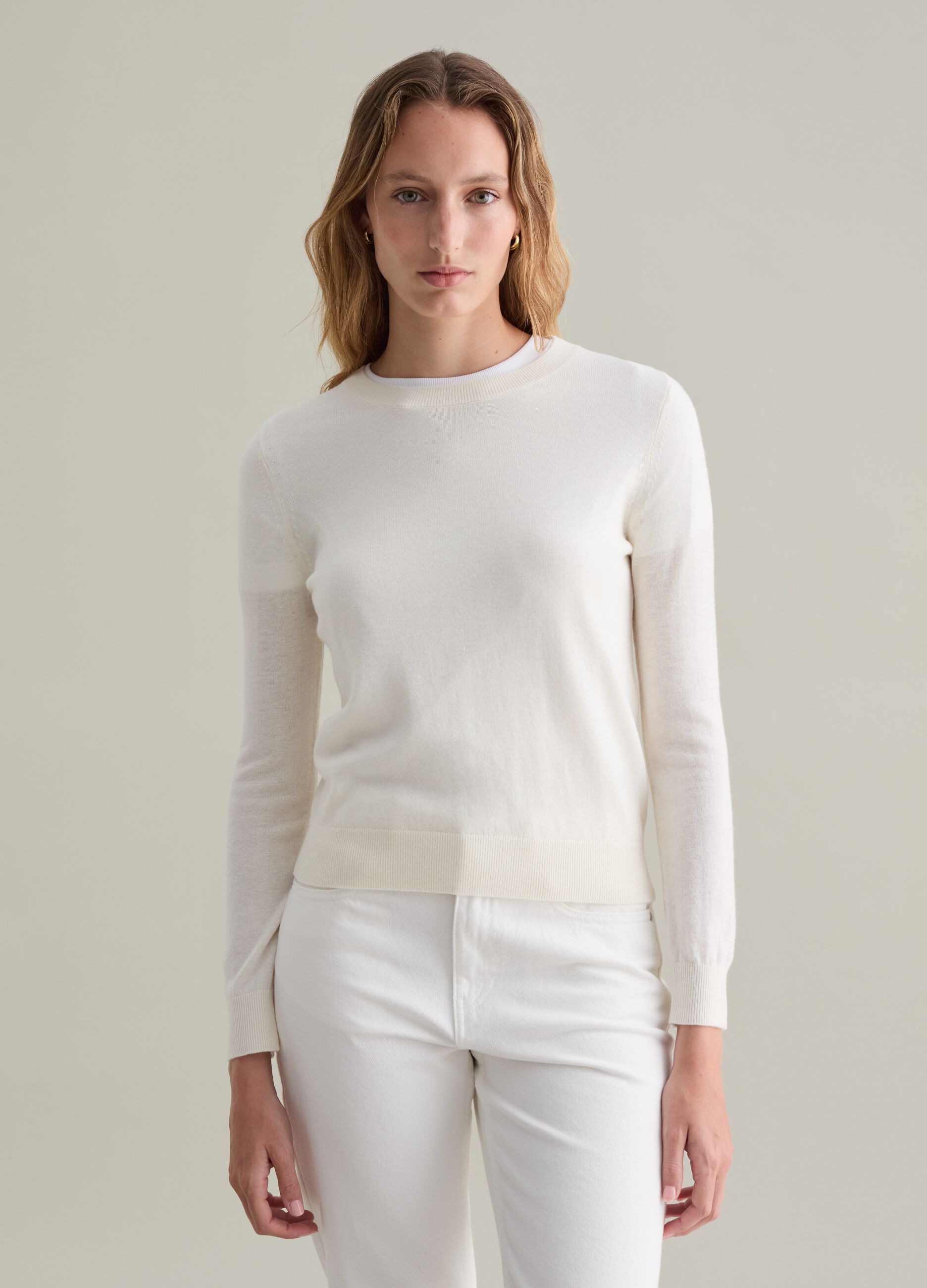 Wool pullover with round neck