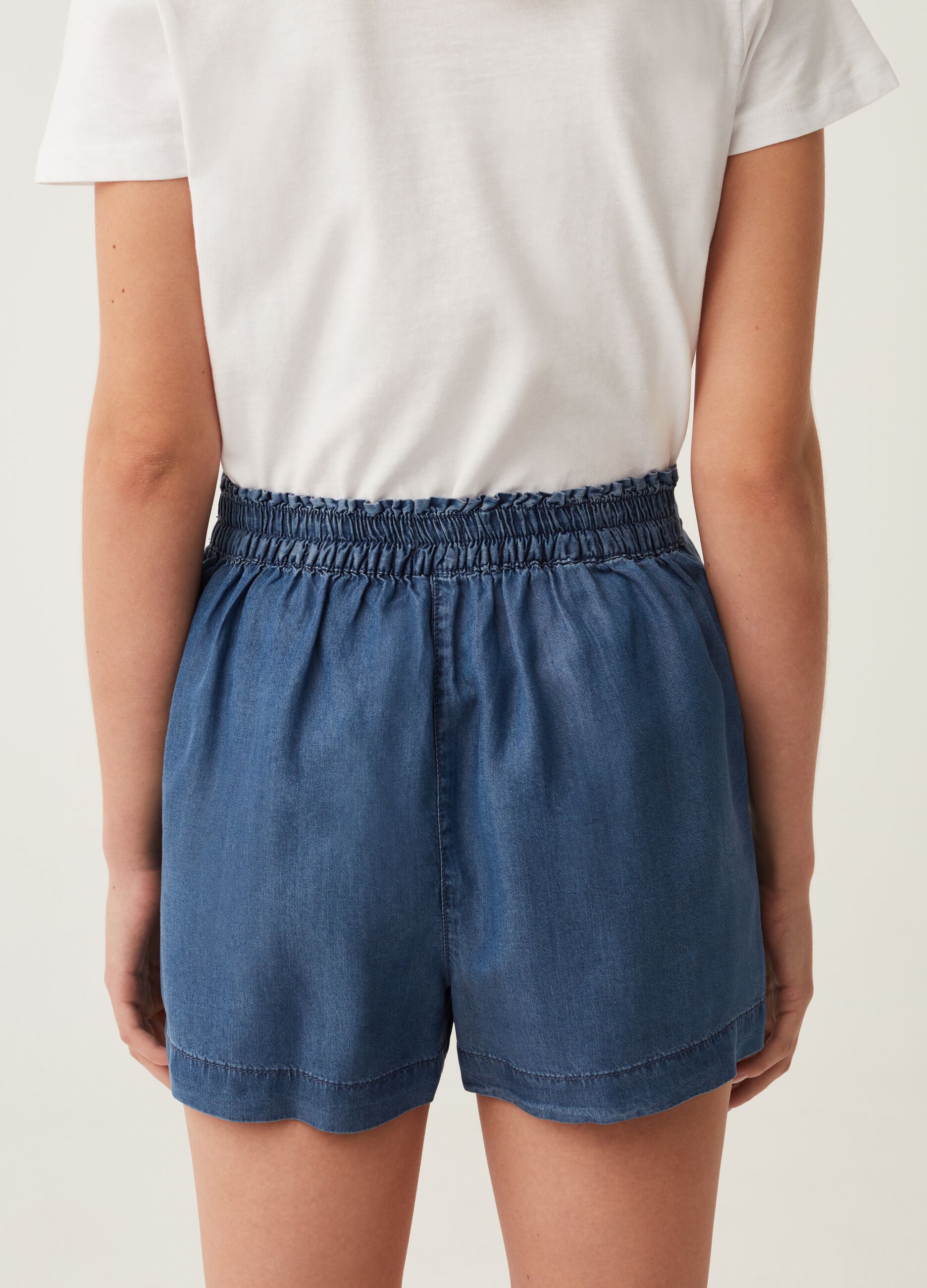 High-rise shorts with bow
