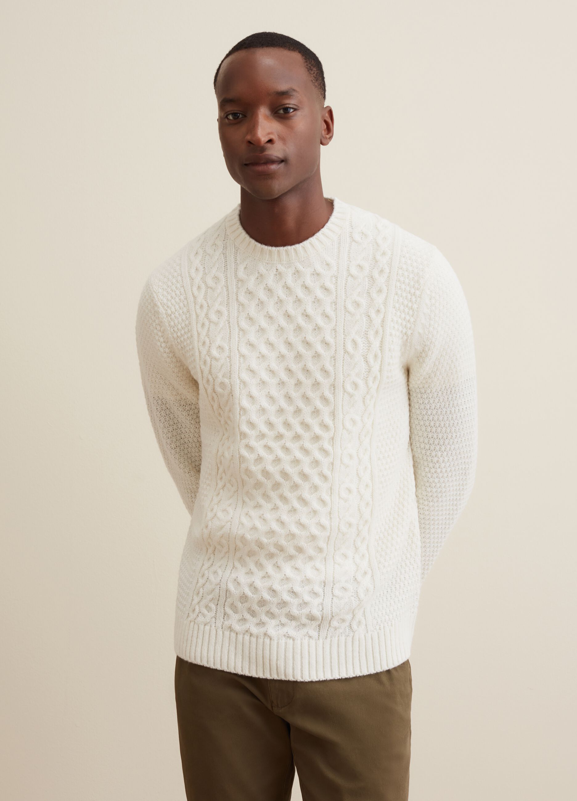 Pullover with round neck