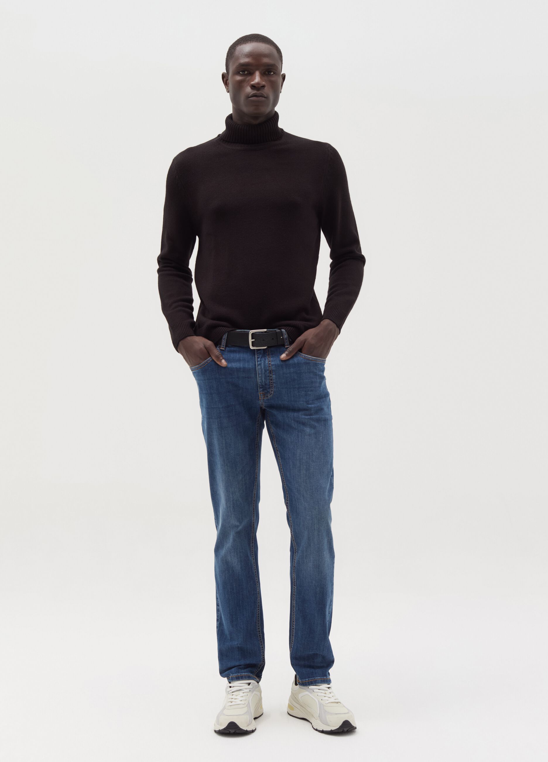 Slim-fit stretch jeans with five pockets