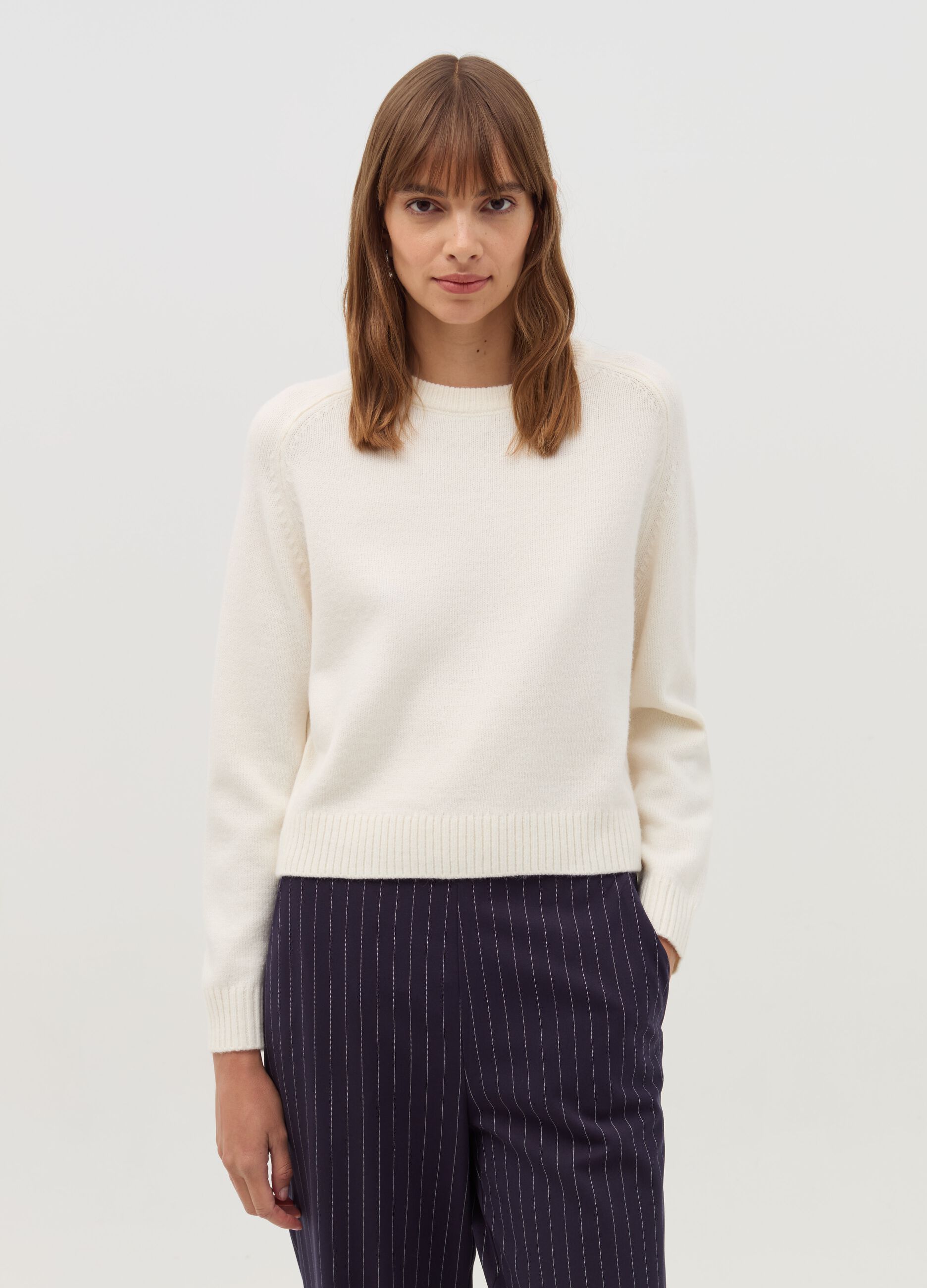 Pullover with raglan sleeves