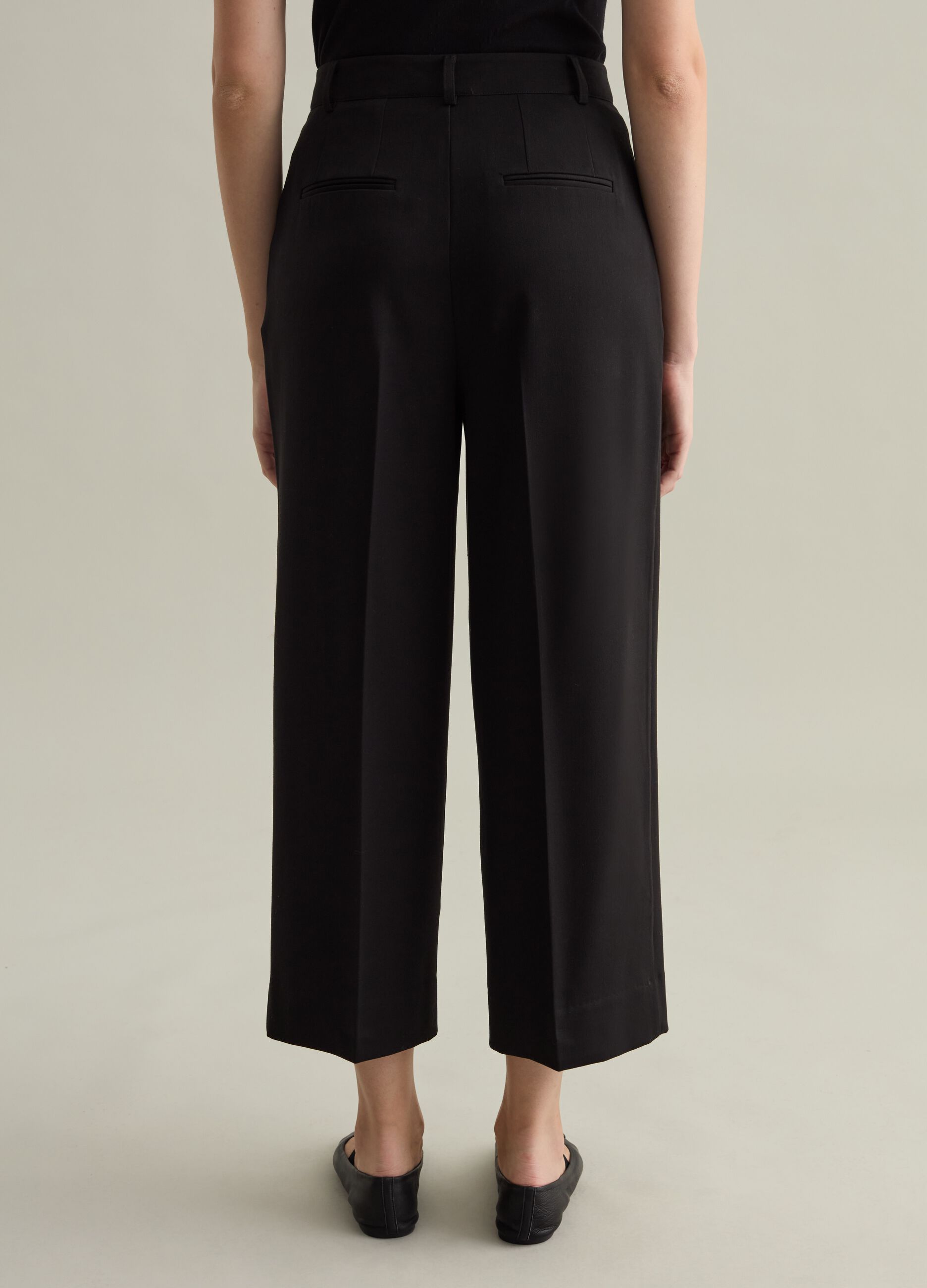 Contemporary wide-leg trousers with darts