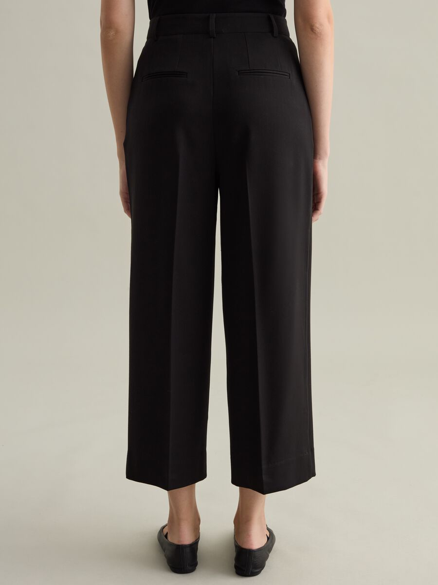 Contemporary wide-leg trousers with darts_4