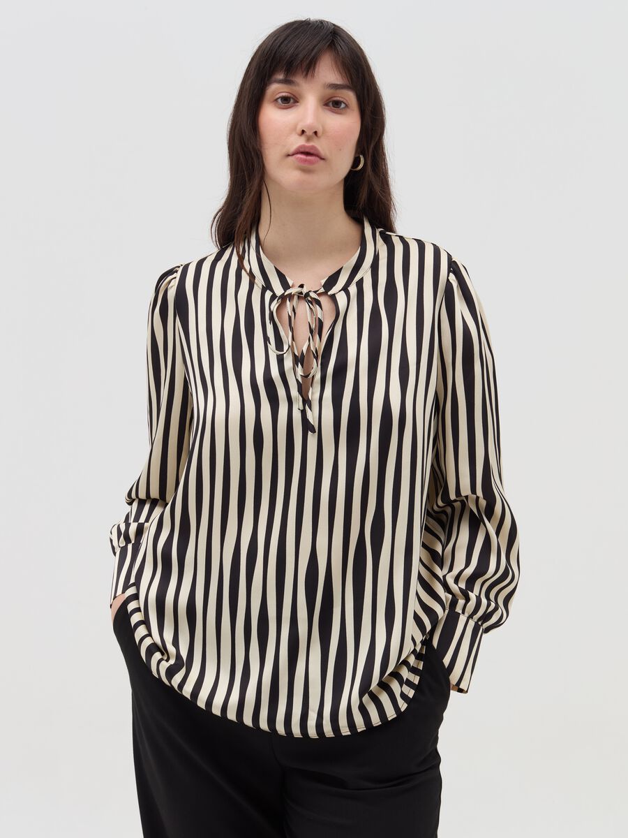 Curvy striped blouse with hook_1