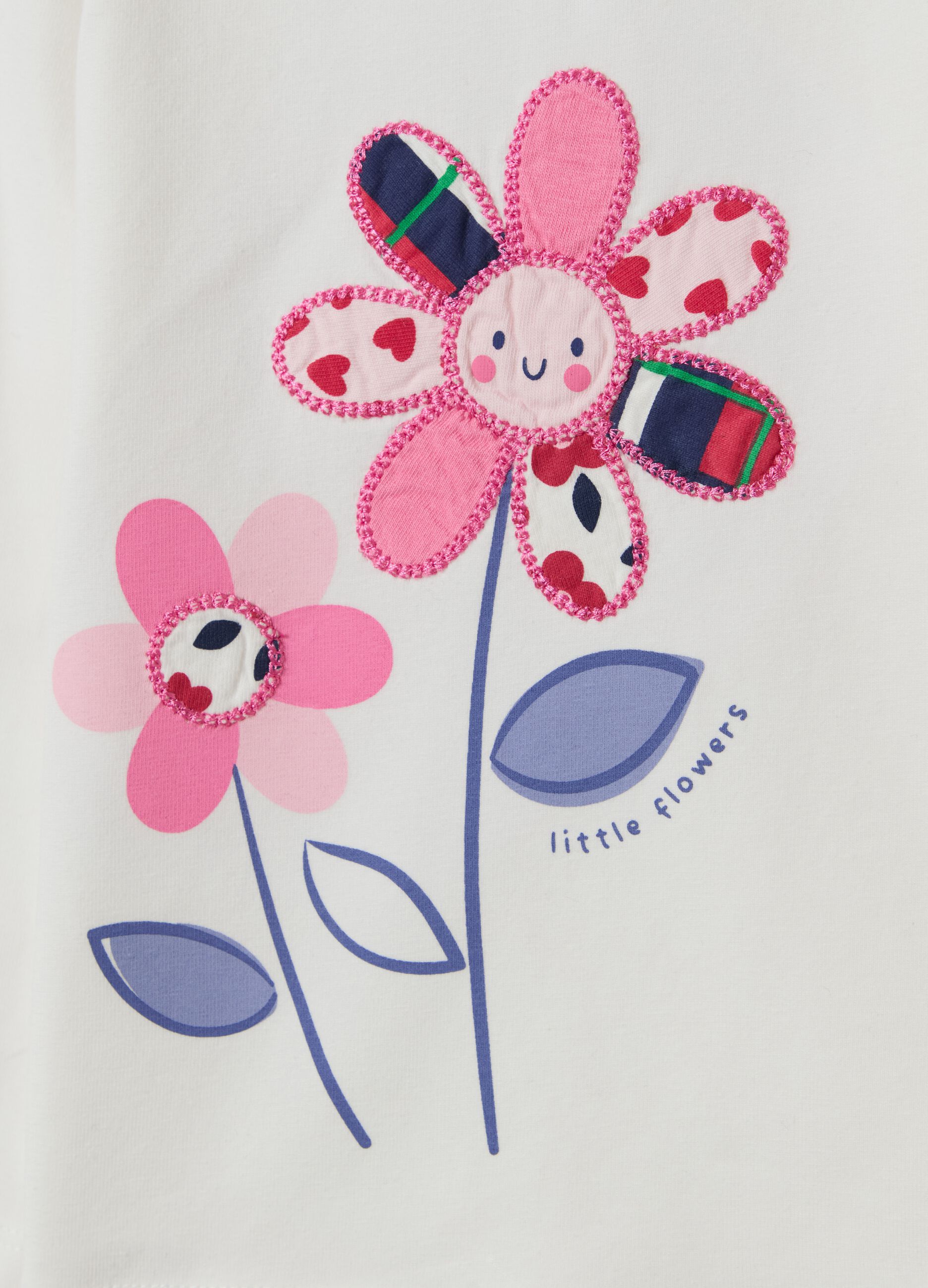 T-shirt with long sleeves and flowers patch