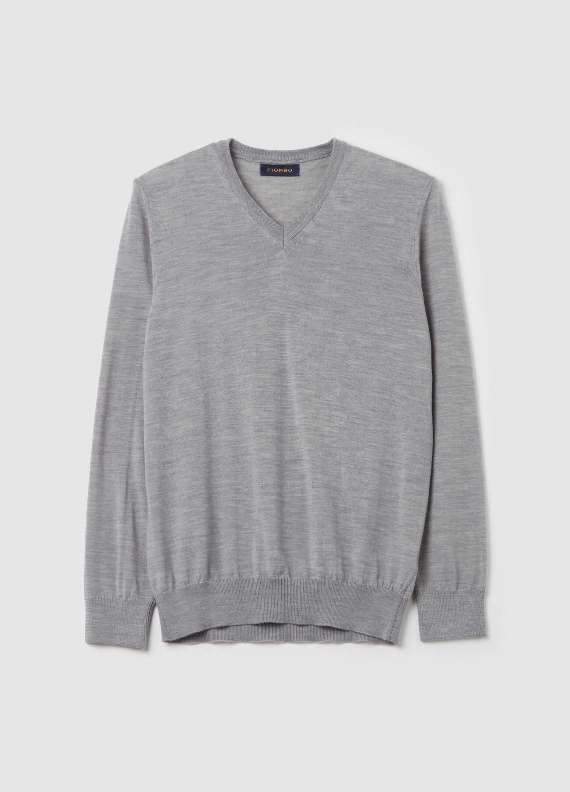 Merino wool pullover with V neck