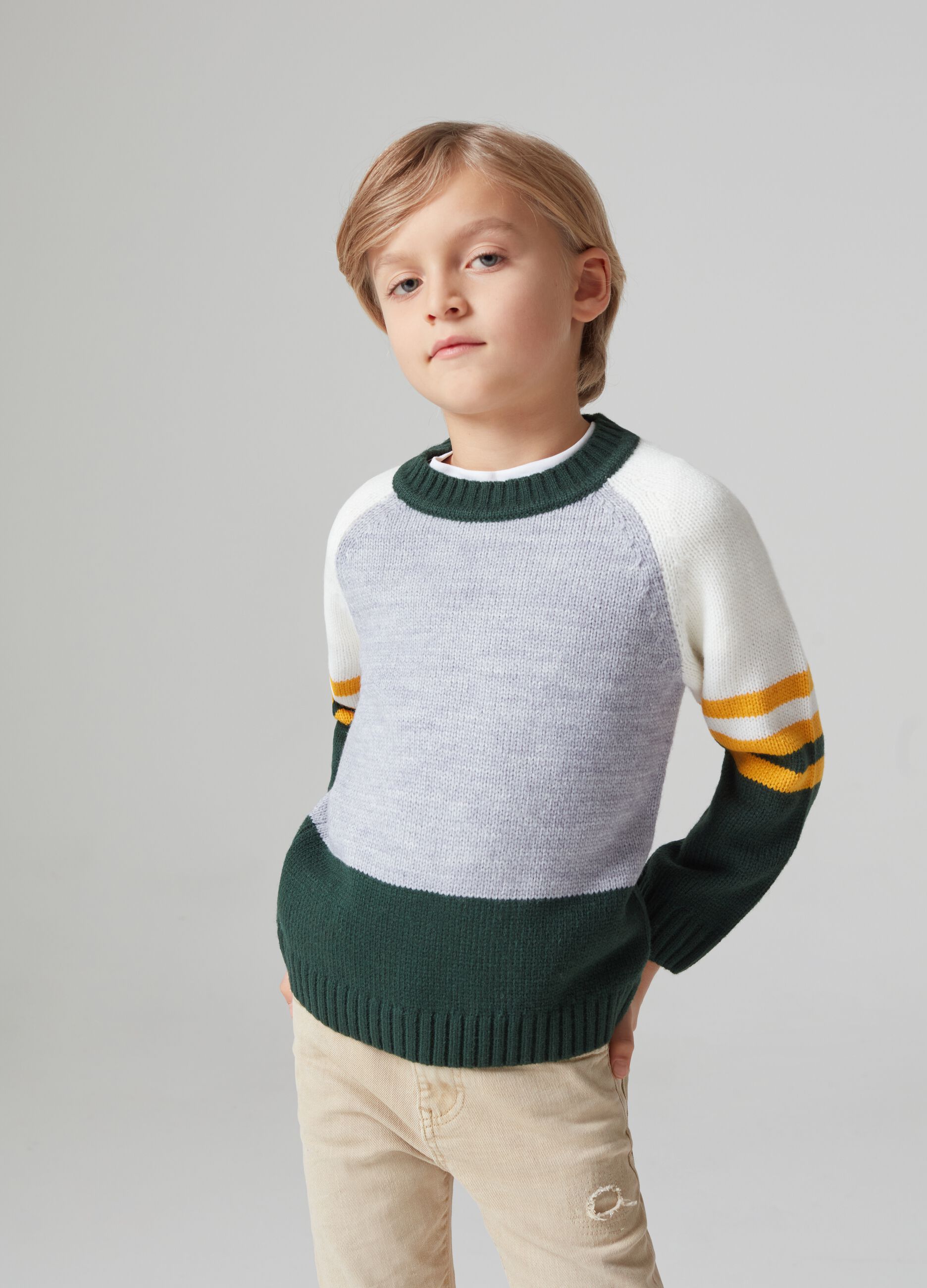 Colourblock pullover with round neck