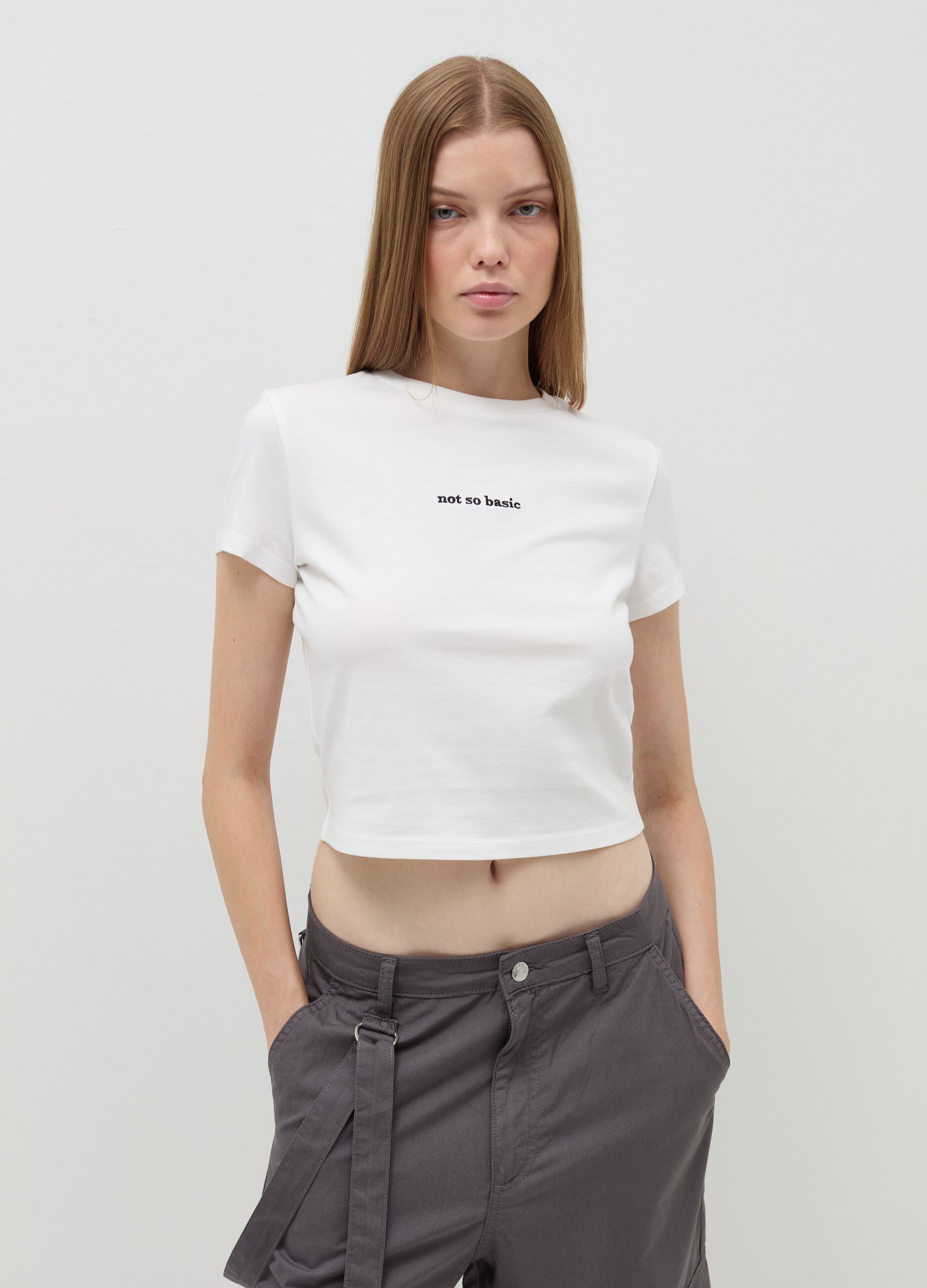 Crop T-shirt with lettering embroidery