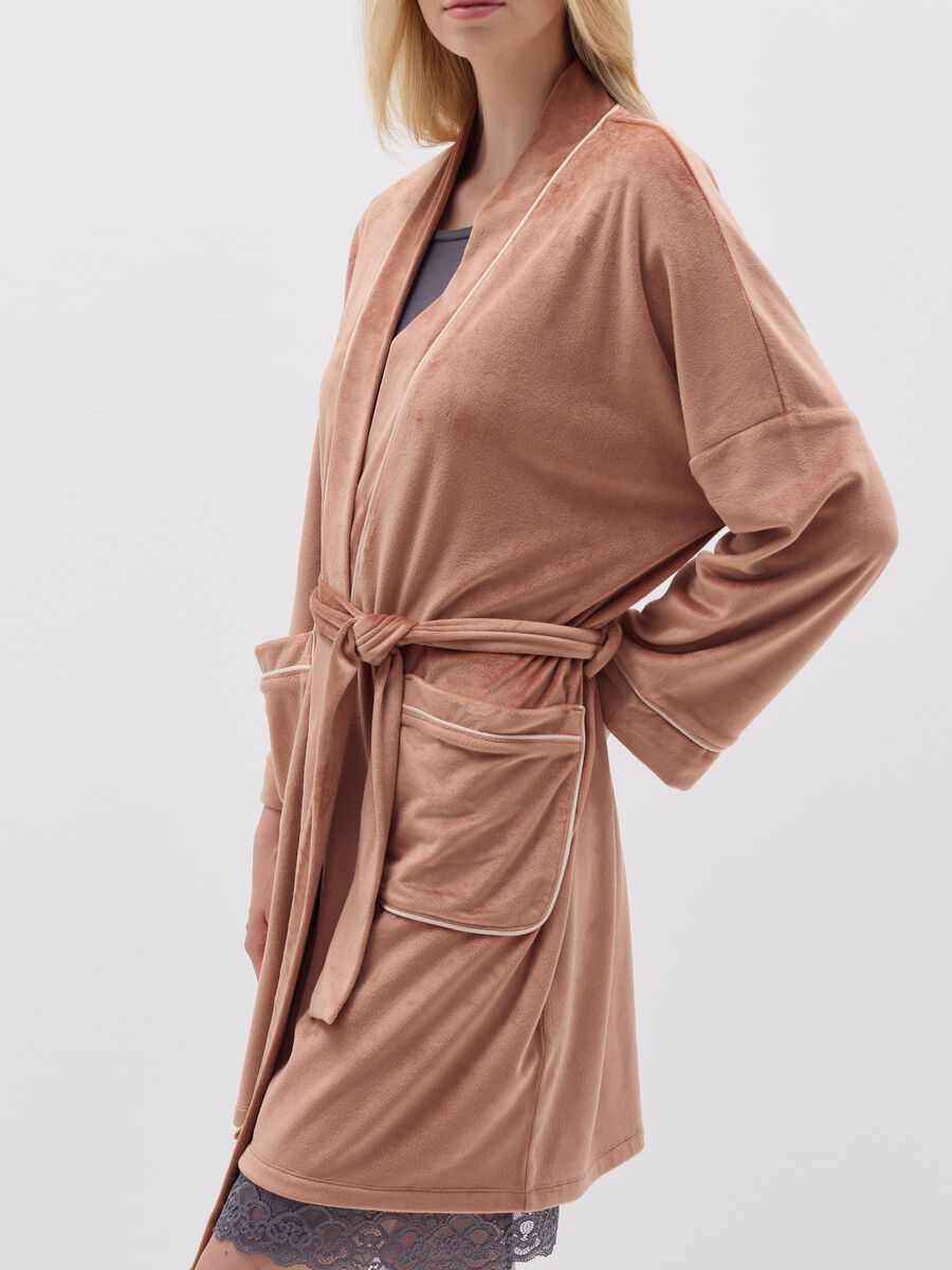 Short dressing gown with contrasting piping_1