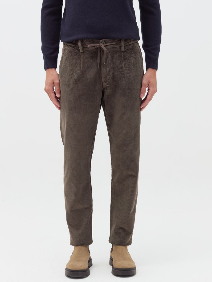 Chino jogger trousers in corduroy_1