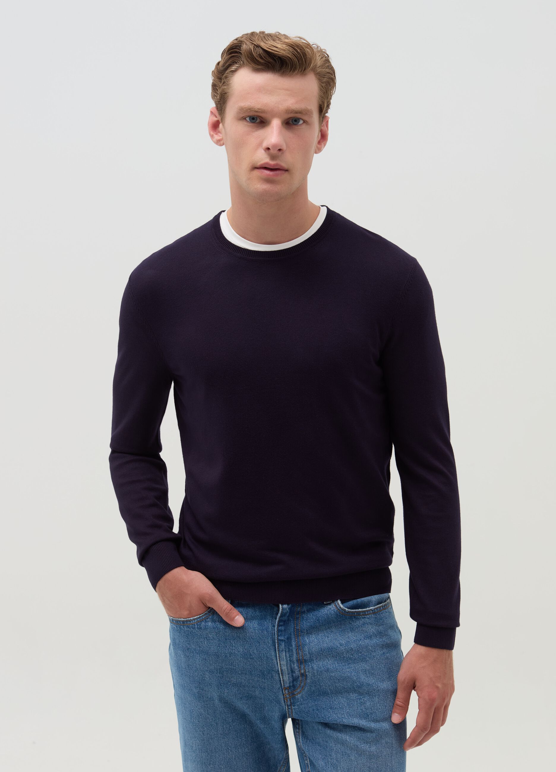 Round neck pullover