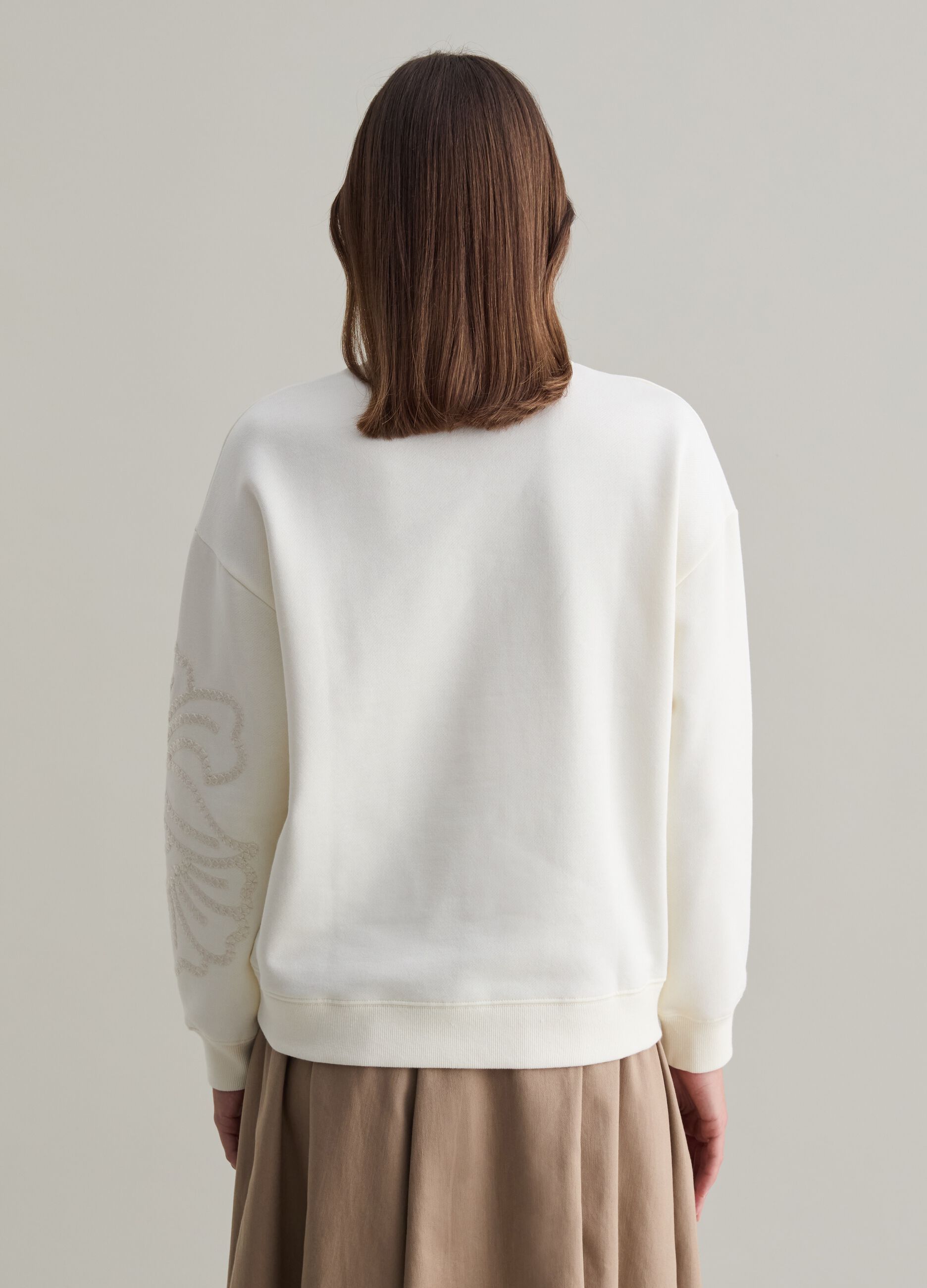 Sweatshirt with floral embroidery