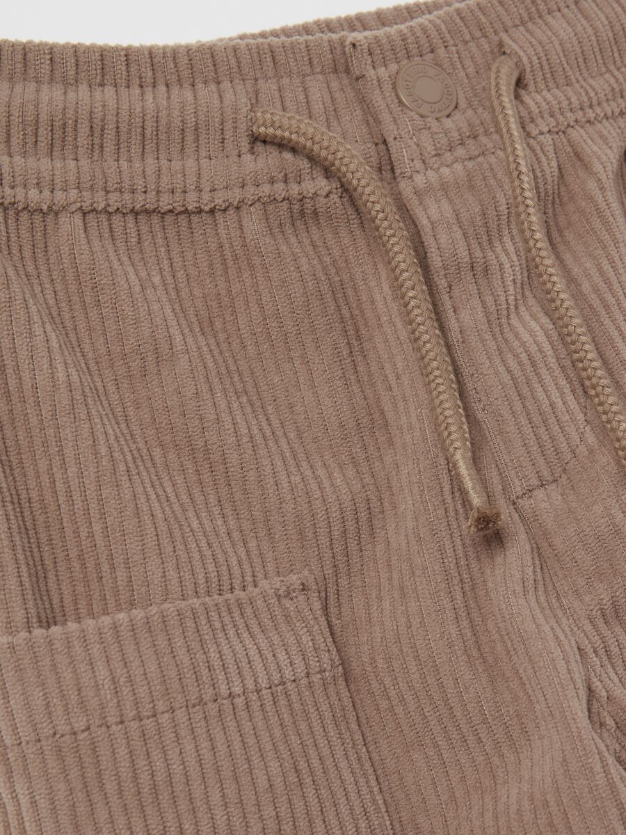 Corduroy jogger trousers with pockets_2