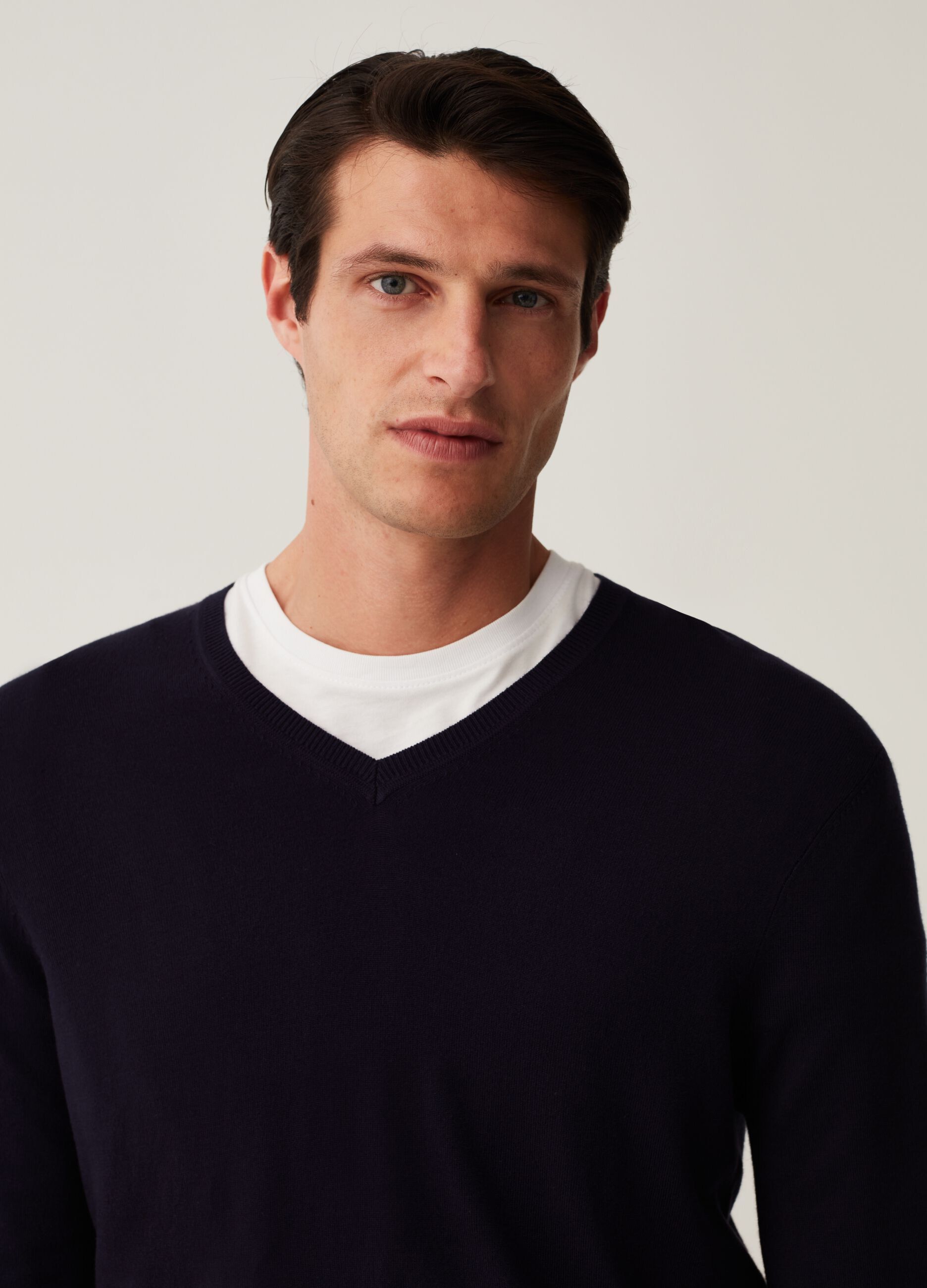 V-neck pullover