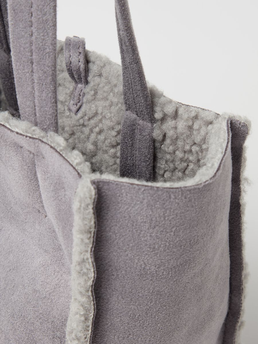 Mini tote bag con interno in sherpa_2