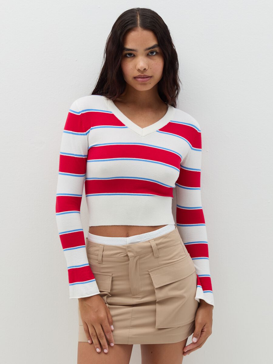 Crop pullover with V neck and stripes_1