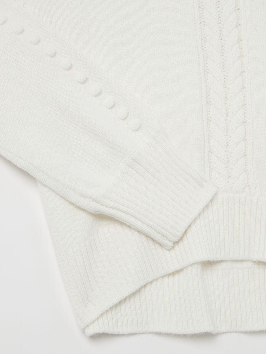 Cable-knit pullover with ribbed details_5