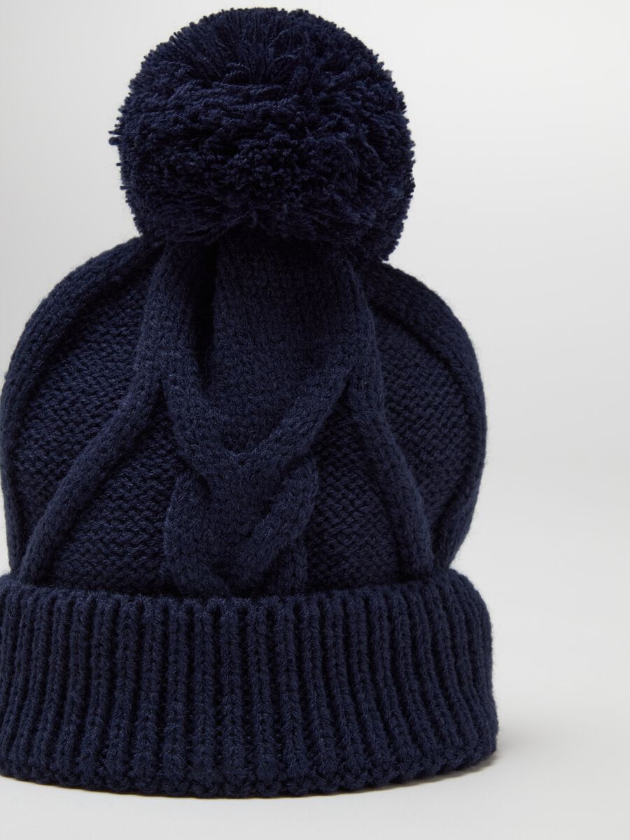 Knitted hat with pompom_2